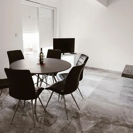 The Nikolic - Woegenstein Apartment *
