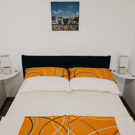 The Nikolic - Woegenstein Apartment *
