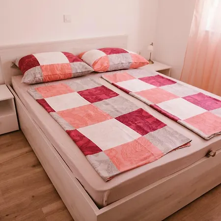 The Nikolic - Woegenstein Apartment *