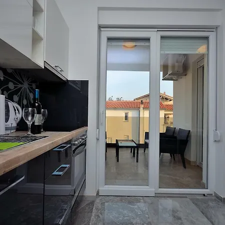 The Nikolic - Woegenstein Apartment *
