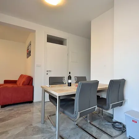 The Nikolic - Woegenstein 아파트 *