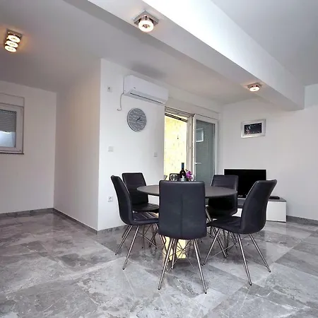 아파트 The Nikolic - Woegenstein Tribalj