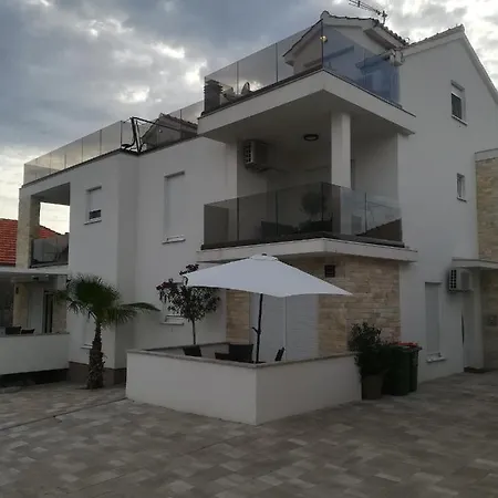 The Nikolic - Woegenstein Apartmán *