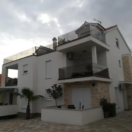 The Nikolic - Woegenstein Apartmán
