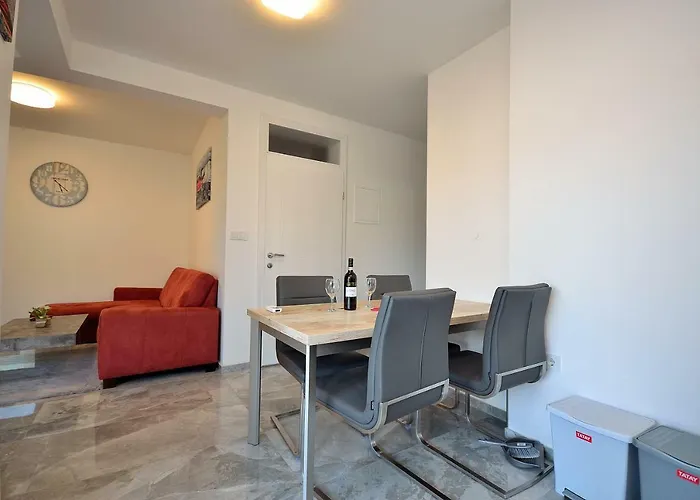 The Nikolic - Woegenstein Appartement *