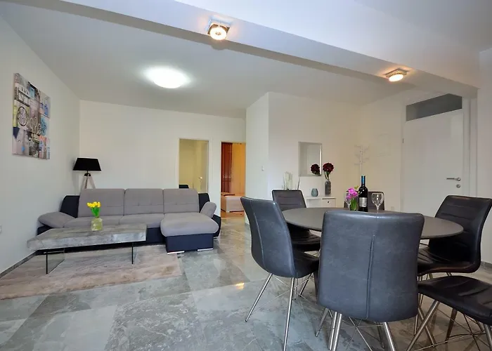 The Nikolic - Woegenstein Appartement